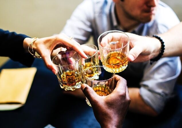 gėrė alkoholį didelėje įmonėje