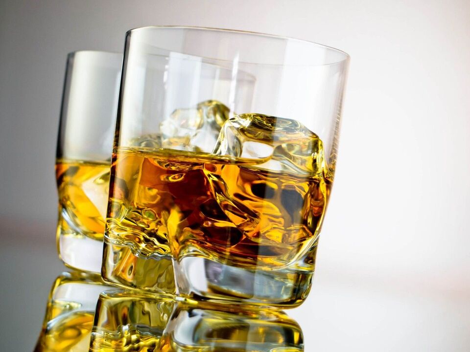 Alkoholis, sukeliantis fizinę ir psichologinę moterų priklausomybę